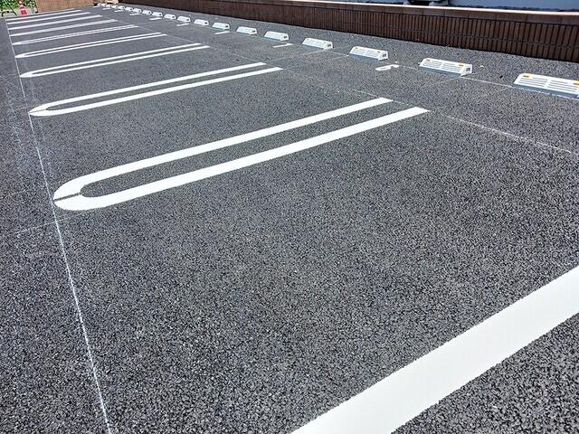 フォーエヴァーヒルズ（103） 駐車場