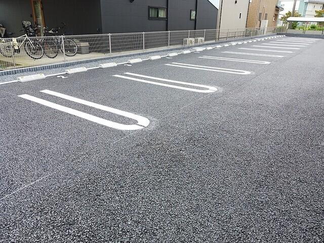 ノイエ　ハイマート（205） 駐車場