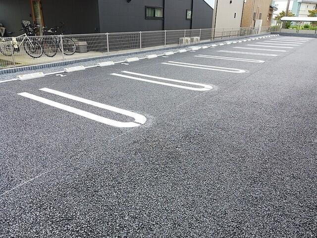ノイエ　ハイマート（202） 駐車場