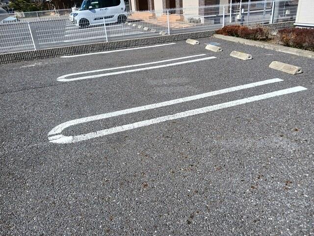 イストワールⅢ（103） 駐車場
