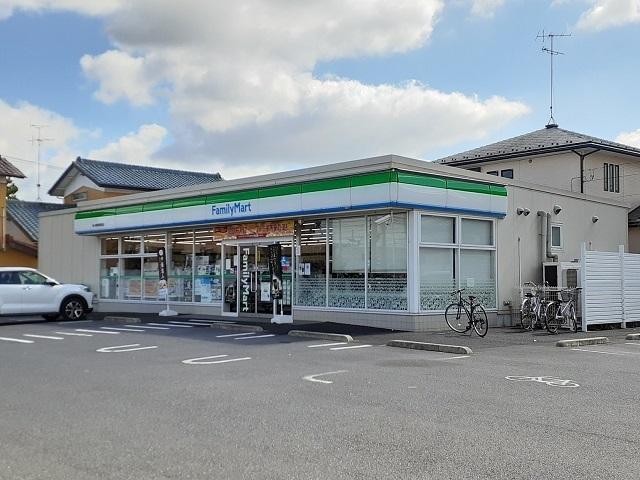 ファミリーマート竜ヶ崎警察署前：270m