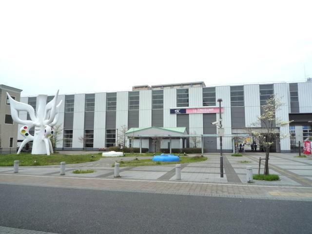 万博記念公園駅：550m