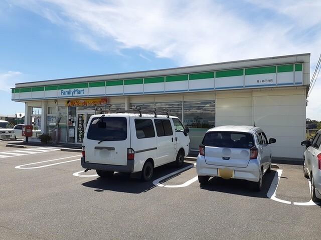 ファミリーマート龍ヶ崎平台店：1290m