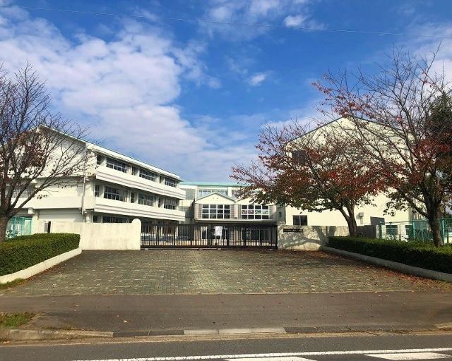 守谷市立大井沢小学校：335m