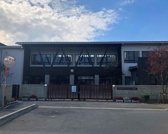 守谷市立守谷小学校：1023m