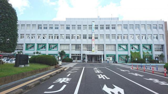 取手市役所：560m
