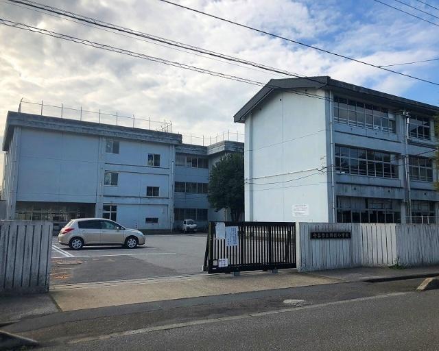守谷市立郷州小学校：889m