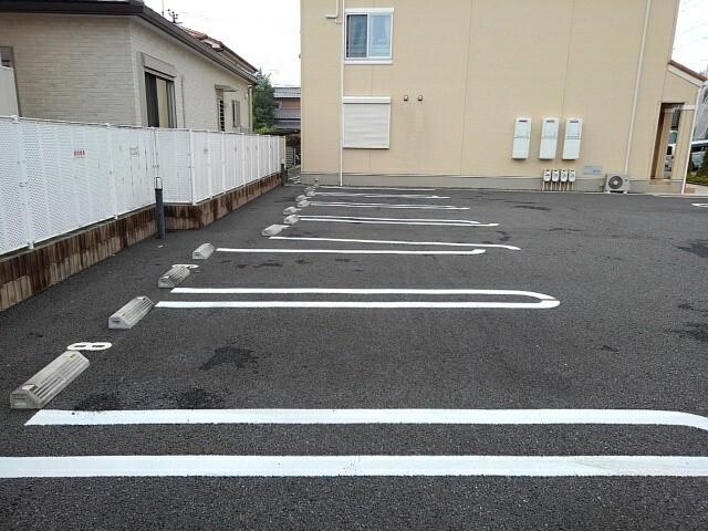 ジェルメⅥ（202） 駐車場