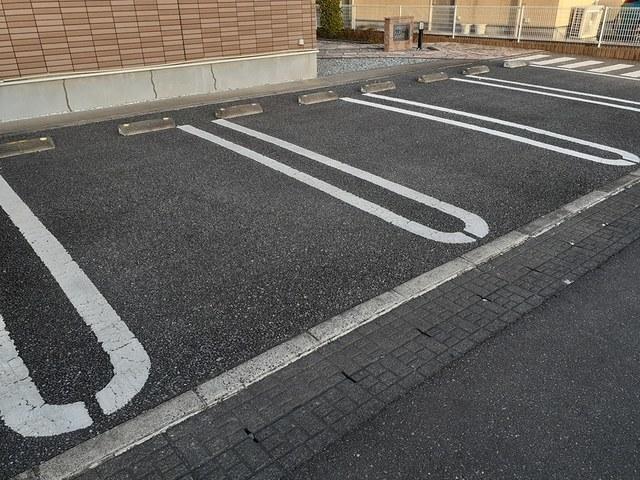 プランドール（103） 駐車場