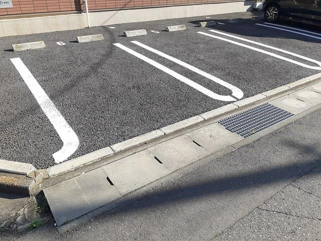 フェレスカーレ　戸頭（101） 駐車場