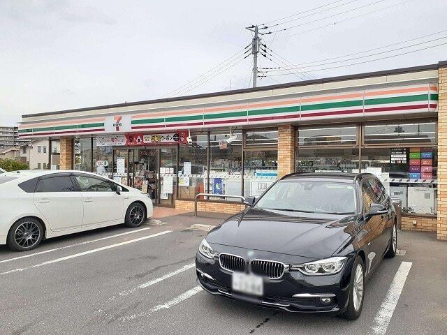 セブンイレブンみらい平駅入口店：70m