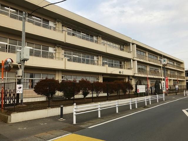 取手市立永山中学校：1652m