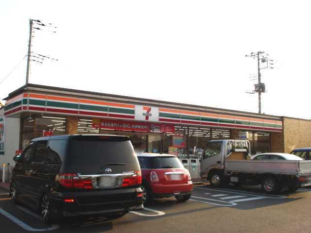 セブンイレブンみらい平駅入口店：1123m