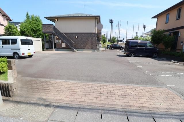フレンドリーコート松ヶ丘（106） 駐車場