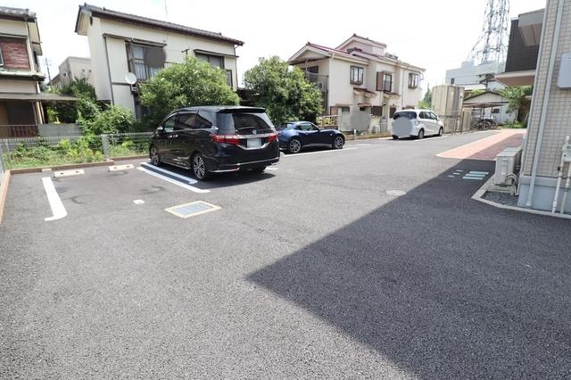 フェアマンドヴィラ（302） 駐車場