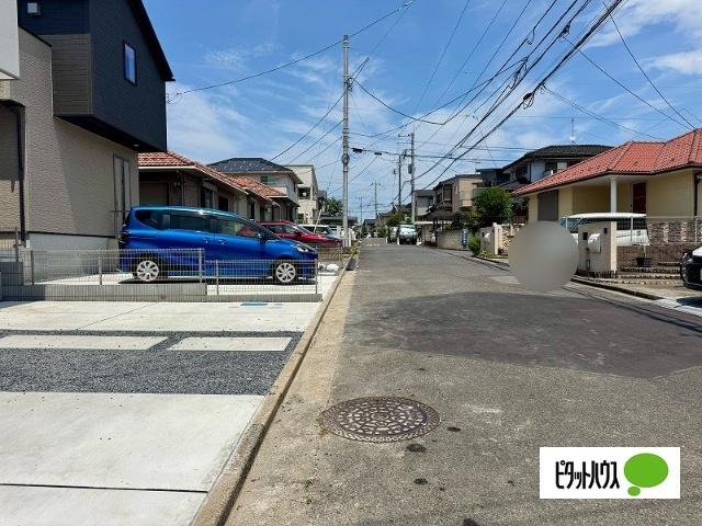 ＼新築／守谷市松ケ丘5丁目1期【2号棟】 前面道路含む現地写真