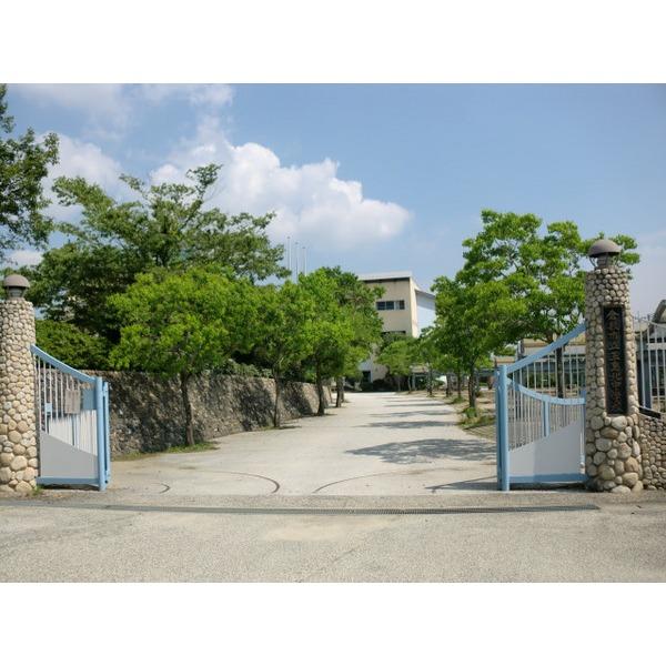 倉敷市立玉島北中学校：987m