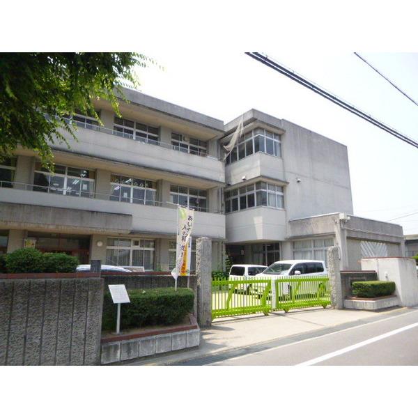 倉敷市立川辺小学校：553m