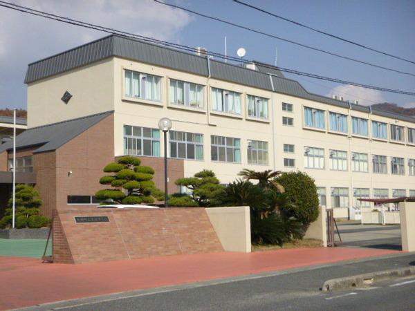 矢掛町立矢掛中学校：1212m