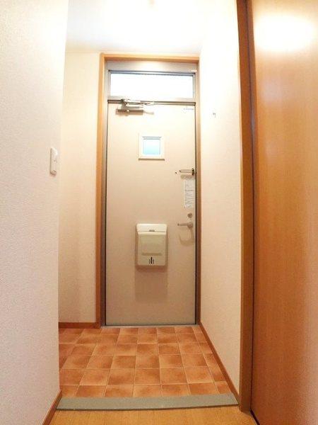 浅口郡里庄町大字新庄アパート 玄関
