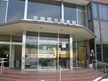 笠岡市立図書館：1975m