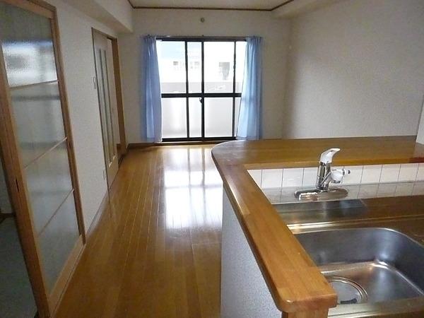 倉敷市新倉敷駅前マンション リビング