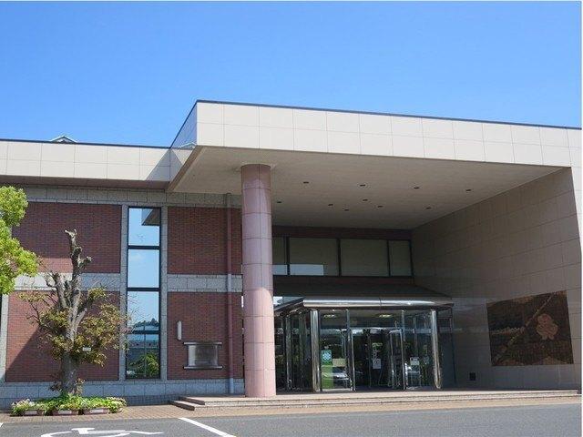 里庄町立図書館：1965m
