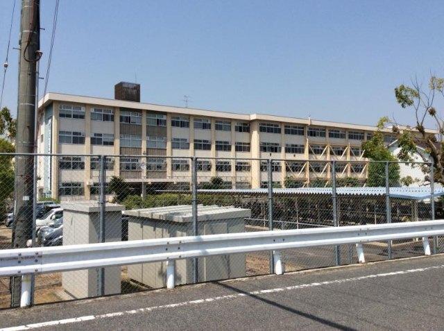 岡山県立鴨方高校：1034m