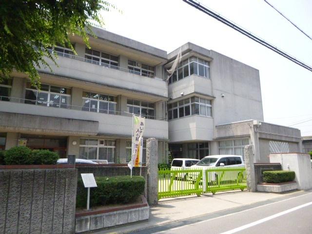 倉敷市立川辺小学校：833m