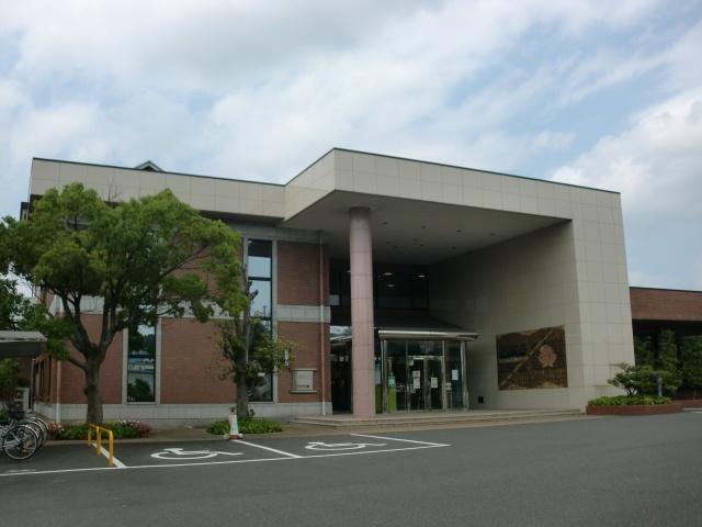 里庄町立図書館：274m