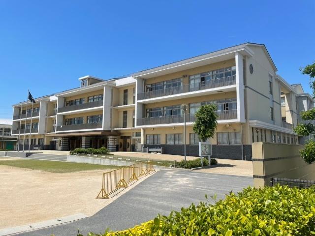 倉敷市立玉島小学校：922m