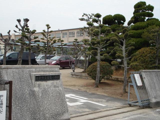 倉敷市立富田小学校：560m