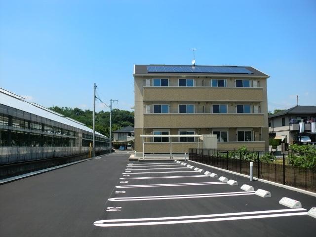 サンパティークC棟（201） 駐車場