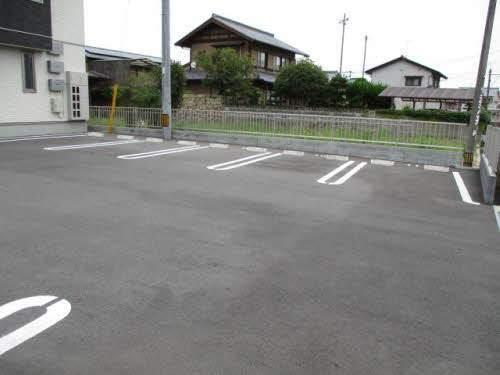 エターニア 駐車場