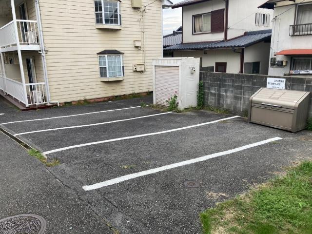 ハミング・バード（F） 駐車場
