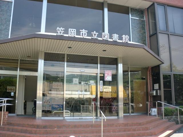 笠岡市立図書館：1378m