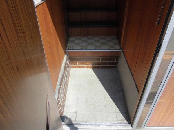 東淡路２丁目貸家 玄関