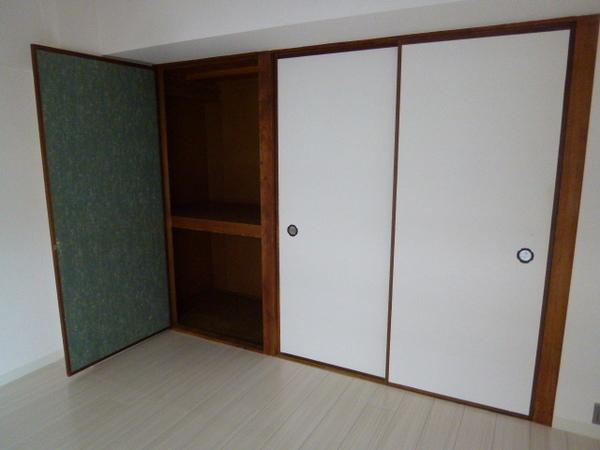 カーサ天六 収納