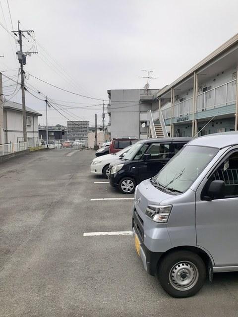レジデンスササハラ（206） 駐車場
