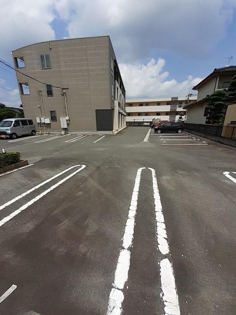 サーンク　アルブル（201） 駐車場