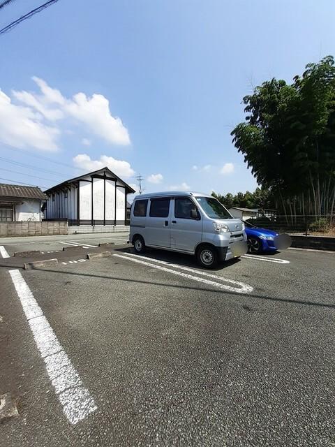 アニバーサリー（302） 駐車場