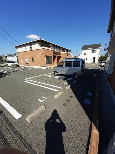 コリーヌＥ（203） 駐車場