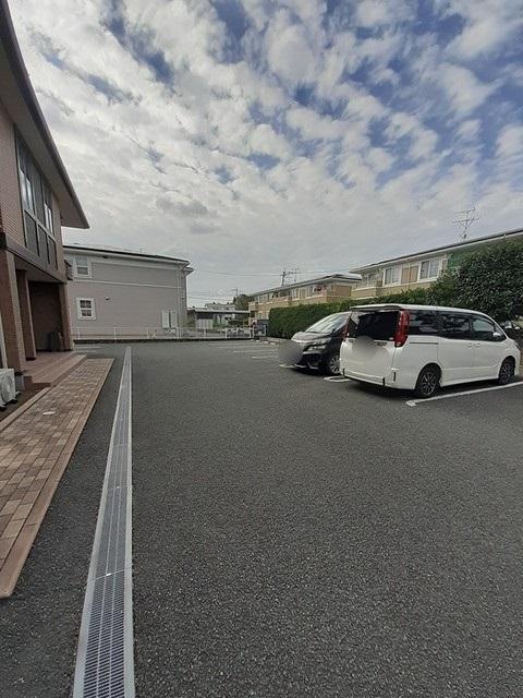 ジェルメ（101） 駐車場