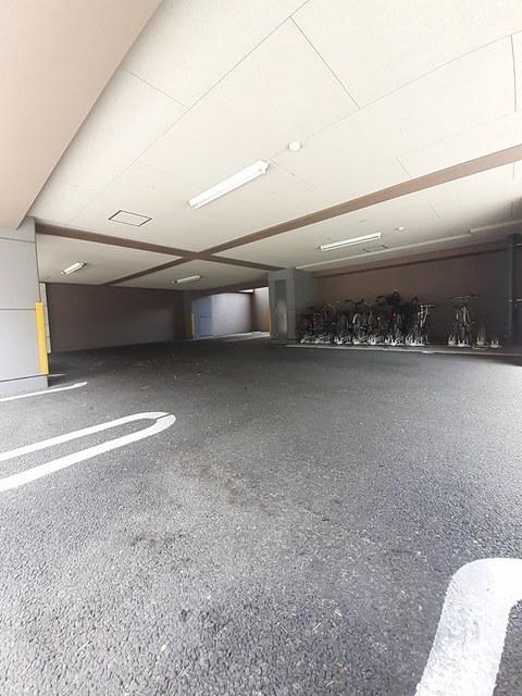 グラッチェ（503） 駐車場