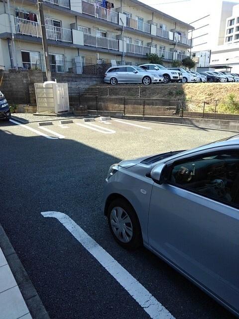 トゥインクル（102） 駐車場