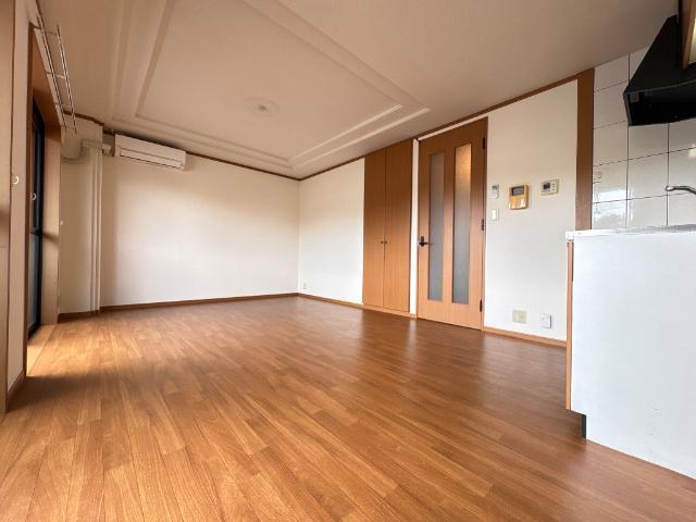 グレイスイサキ リビング