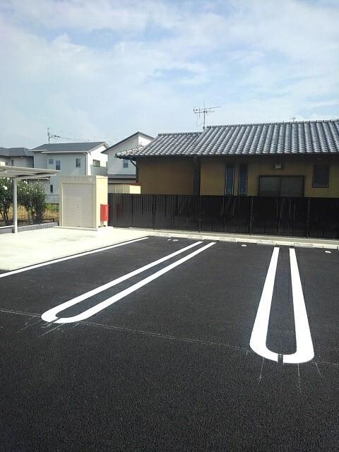 ローズヴィラ（105） 駐車場