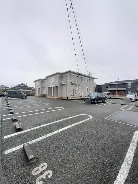 エンブレイスリセス（205） 駐車場