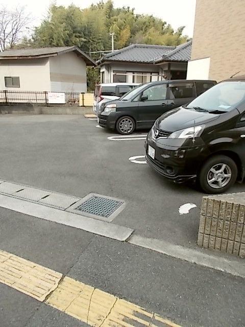 レインボーⅡ（302） 駐車場
