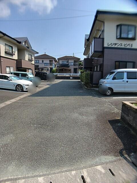 レジデンスビバⅡ（102） 駐車場